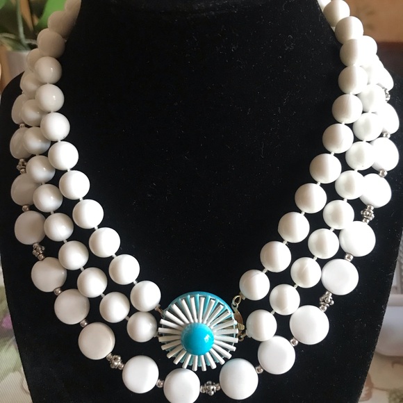 WHITE NECKLACES (2) - Picture 2 of 10